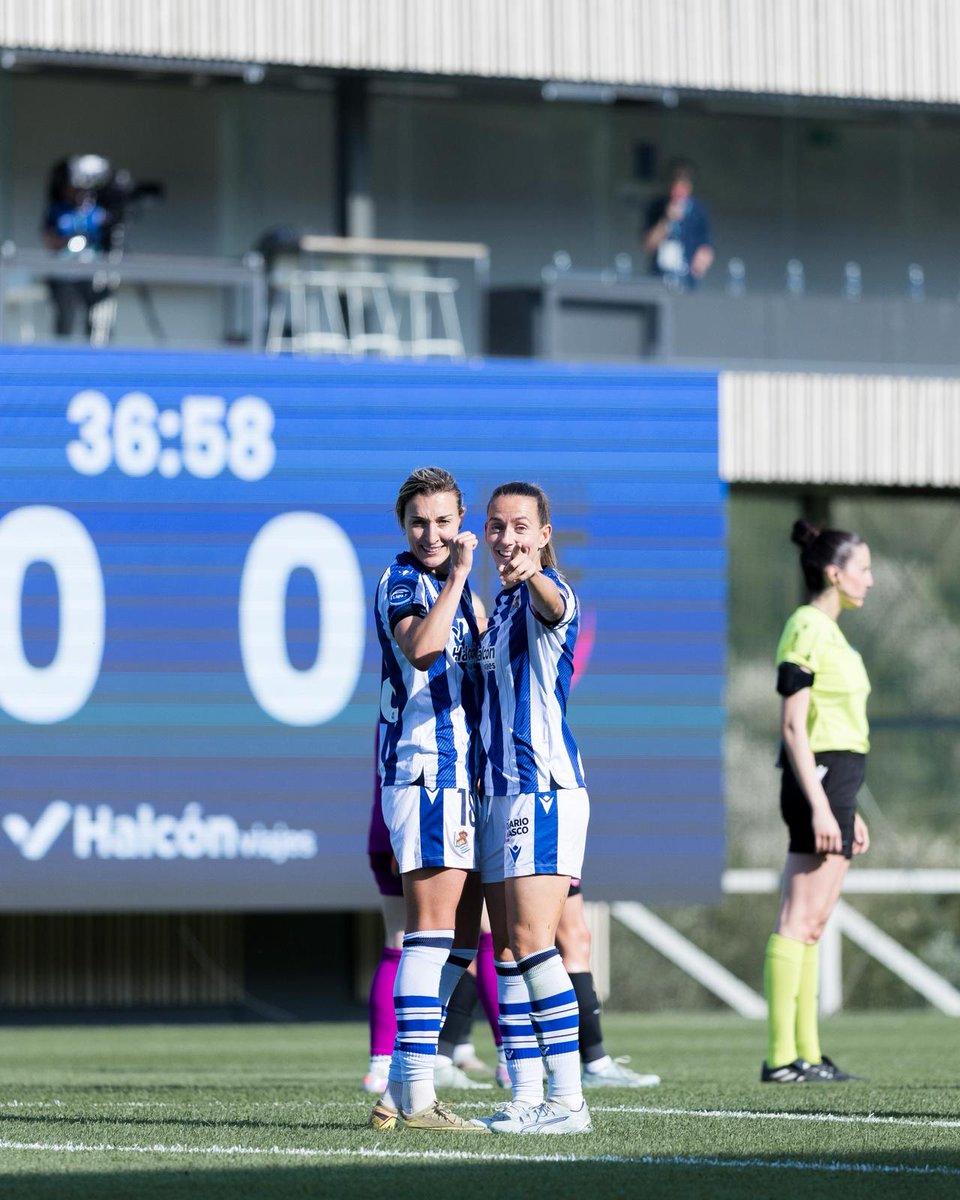 RealSociedadFEM's tweet photo. 💙 ¡Dos que se entienden a la perfección! https://t.co/erXoclDmOG
