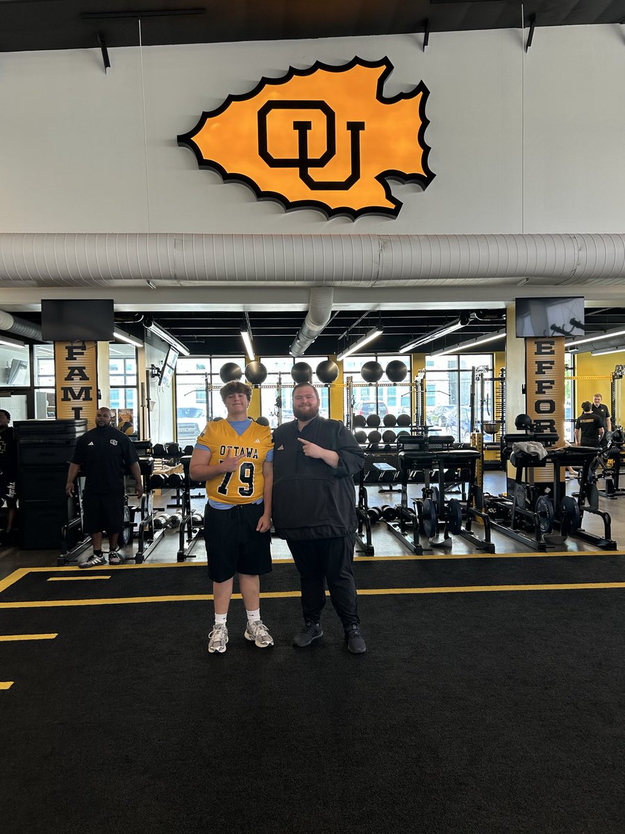 MRoberts44185's tweet photo. Thank you for the invite @CoachSCDub @CoachNickDavis. Had a great time touring the facility can’t wait to be back for camp this summer @ONeaglesFB @RampyLuke @CoachPeete @ChrisGomez54 @SeanSeanx35 https://t.co/np7at9P7I3