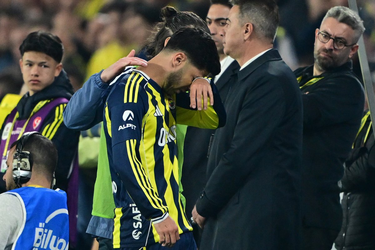 sporx's tweet photo. ⚡Domenico Tedesco: "Son günlerde Marco Asensio ile konuştuk. Yetiştirebilmek için çok denedik. Bİraz daha zamana ihtiyacı var. Sağlık ekibiyle, doktorlarla görüşürüm. Aynı zamanda oyuncuyu da dinlerim, bu çok önemli. Asensio'yu riske atamayız, 5-6 ay sakatlanacağı bir riski alamayız. İlk 11'i belirlerken goller atmayı, maçı kazanmayı düşündüm."