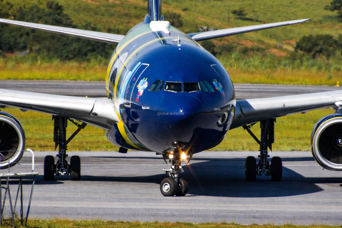 vtzinhhh's tweet image. Esse bandeirão é mt lindo... 🥹💚💛💙✈️

🆔 PR-AIV–"Nação Azul"
📅18/04/2026
✈️ A330-243
📍 Aeroporto Internacional de Confins/@bhairport_ (CNF/SBCF)
🌐 @azulinhasaereas

#spotter #spotteraviação #spotting #badeira #praiv