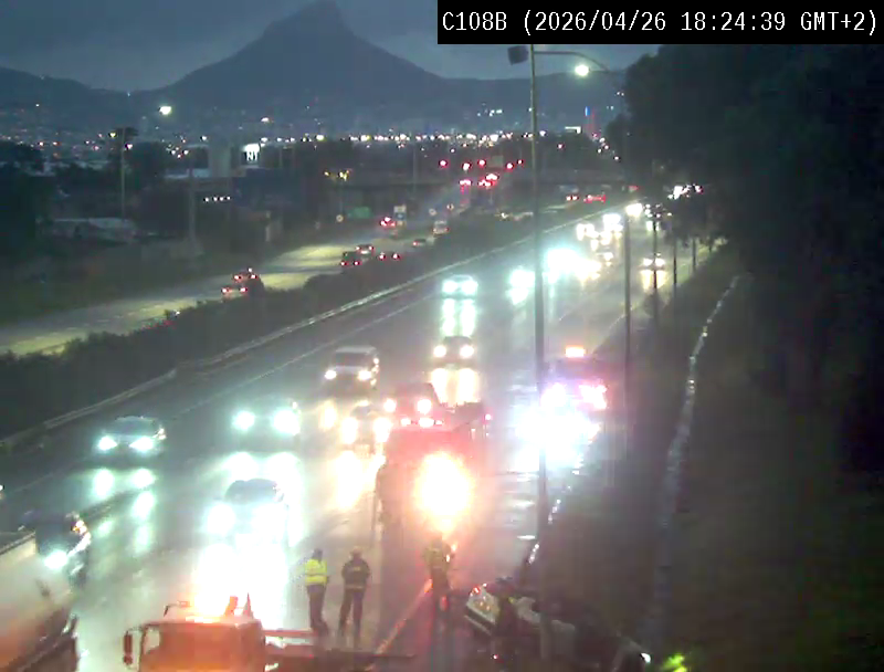 CapeTownFreeway's tweet image. Update: #Crash: N1 Outbound before Platterkloof Rd, left lane closed, no delays. #BeTheChange