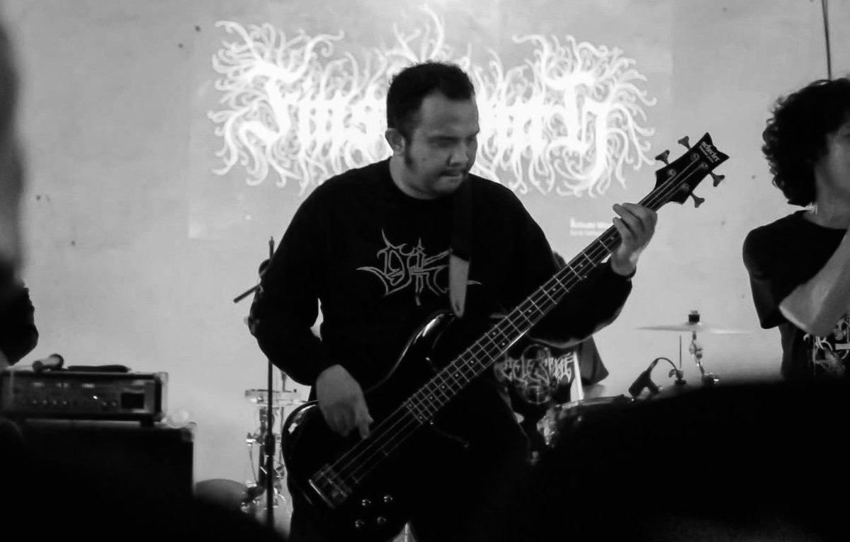 XtremeMerch's tweet photo. Rest In Peace, Aboed from Finsmoonth 🥀 https://t.co/7aYcVsy7IS