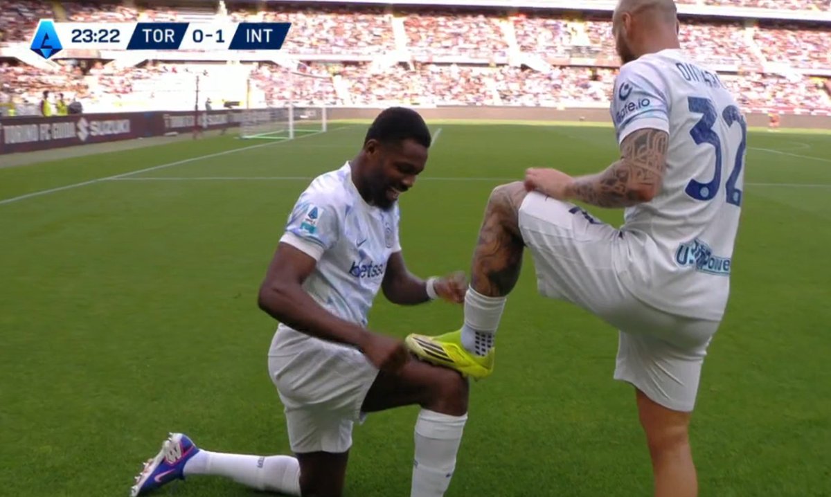 Out of Context Inter tweet media