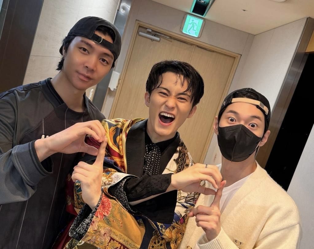 d ༯ tweet media