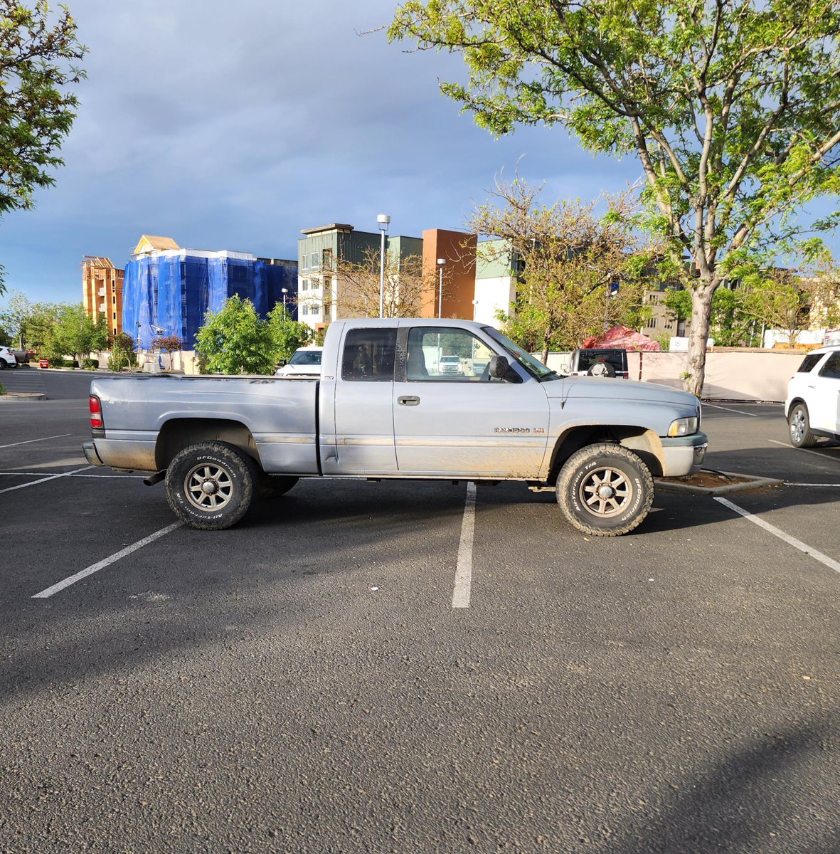 MainCharacterDD's tweet image. Can you guess what bumper sticker was on the back?

 #maincharacter #entitled #accountability