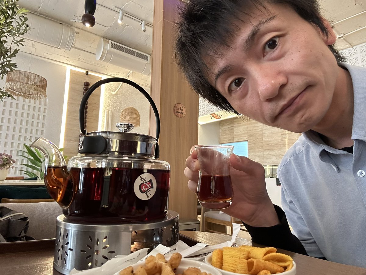 HaruKazu711's tweet image. カフェ🫖で作業してから仕事💻
レッドティーにこのパン🥯が最高に合う😋🥰👍
#Riyadh #サウジアラビア生活 #cafe