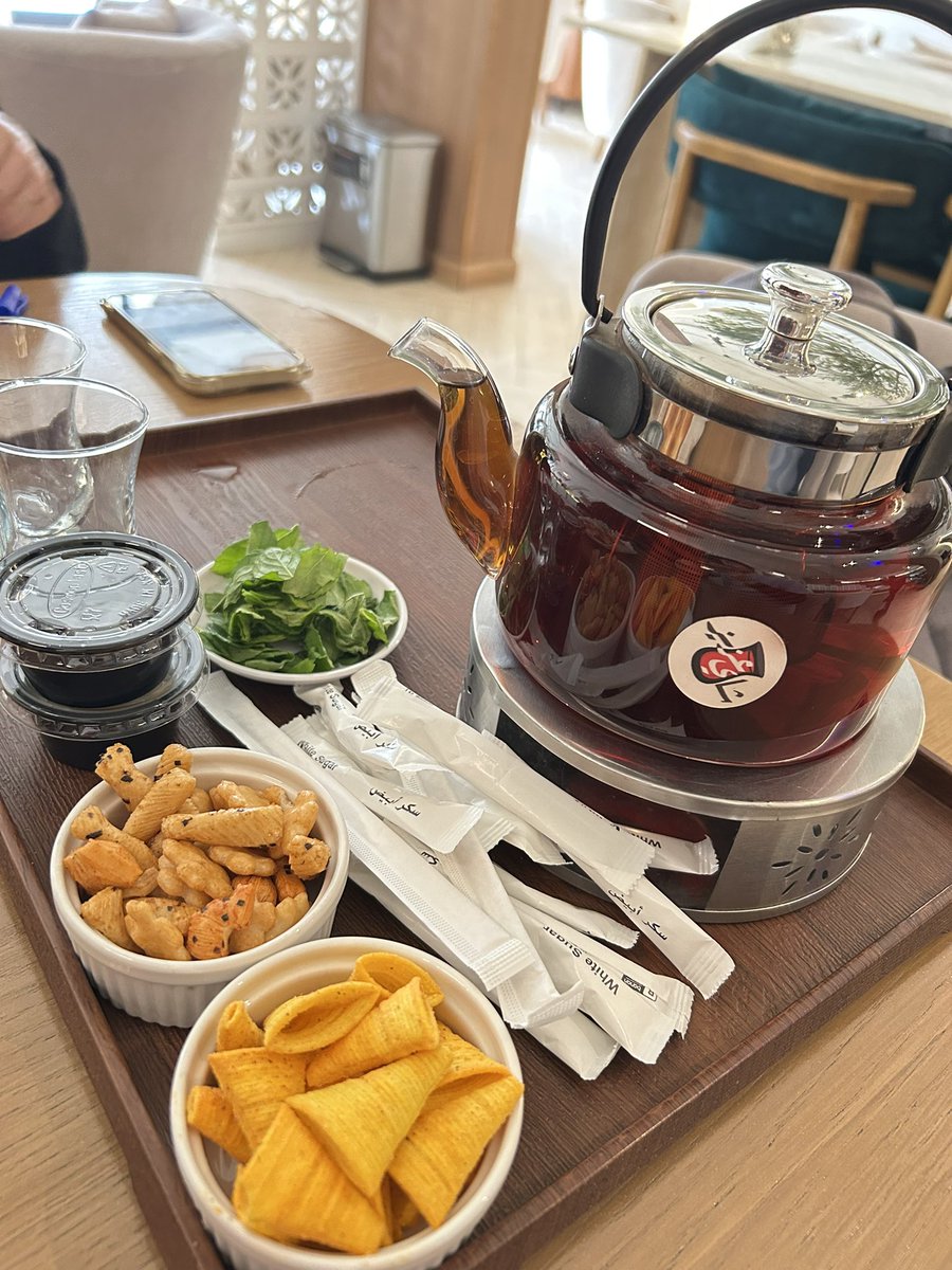 HaruKazu711's tweet image. カフェ🫖で作業してから仕事💻
レッドティーにこのパン🥯が最高に合う😋🥰👍
#Riyadh #サウジアラビア生活 #cafe