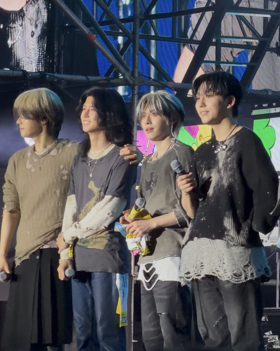 Lexee 👽 tweet media