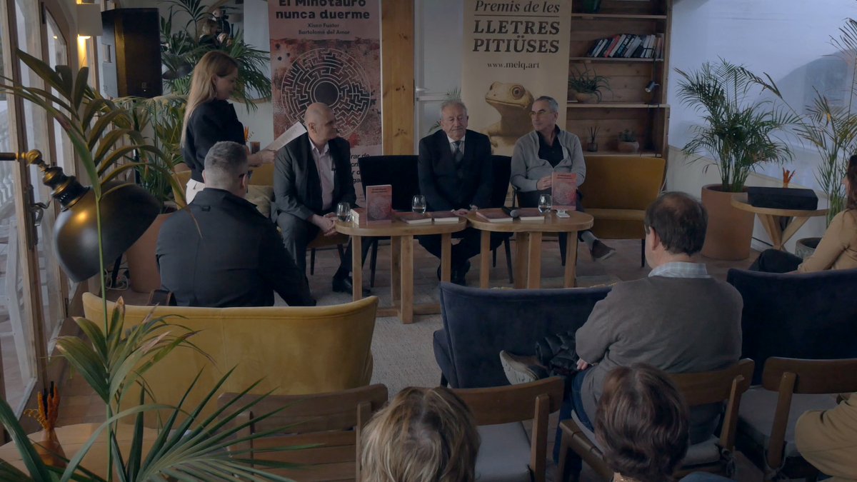 En el privilegiado escenario del Hstl La Torre, en Sant Antoni, tuvo lugar la presentación de El minotauro nunca duerme, de Bartolomé del Amor y Xisco Fuster (Melqart Editorial)

melq.art/la-puesta-de-s…

#ElMinotauro #letraspitiusas #libros  <a href="/latorreibiza/">Hostal La Torre</a> <a href="/MonEivissa/">Ramon Mayol</a> <a href="/IbizaClick/">Ibiza-Click</a>