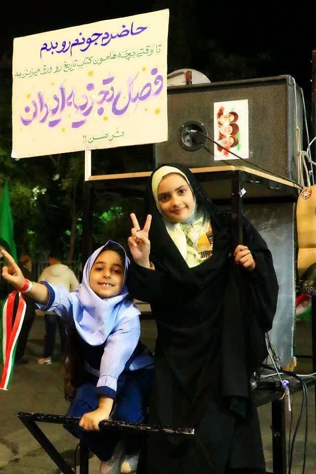 حاضرم جونم رو بدم تا وقتی بچه هامون کتاب تاریخ رو ورق میزنن به فصل تجزیه ایران نرسن!
این از من✌️