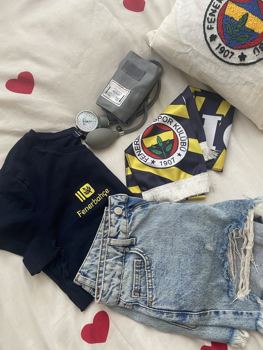 Günün kombini ve olmazsa olmazımız tansiyon aletimiz, maça hazırız 💛💙