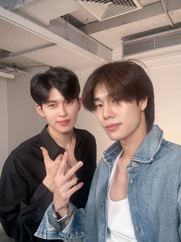 znaravit's tweet photo. "Niat hati cuma mau benerin kipas si sahabat imutnya, tapi siapa sangka? Naravit malah dapat jackpot yang ia syukuri seumur hidupnya?"

A 
PondPhuwin 🔞AU
Oneshot, PWP. 

¦ paket_baju_haram.3gp
https://t.co/sXI1T8fo26 https://t.co/c5LbwobsVV