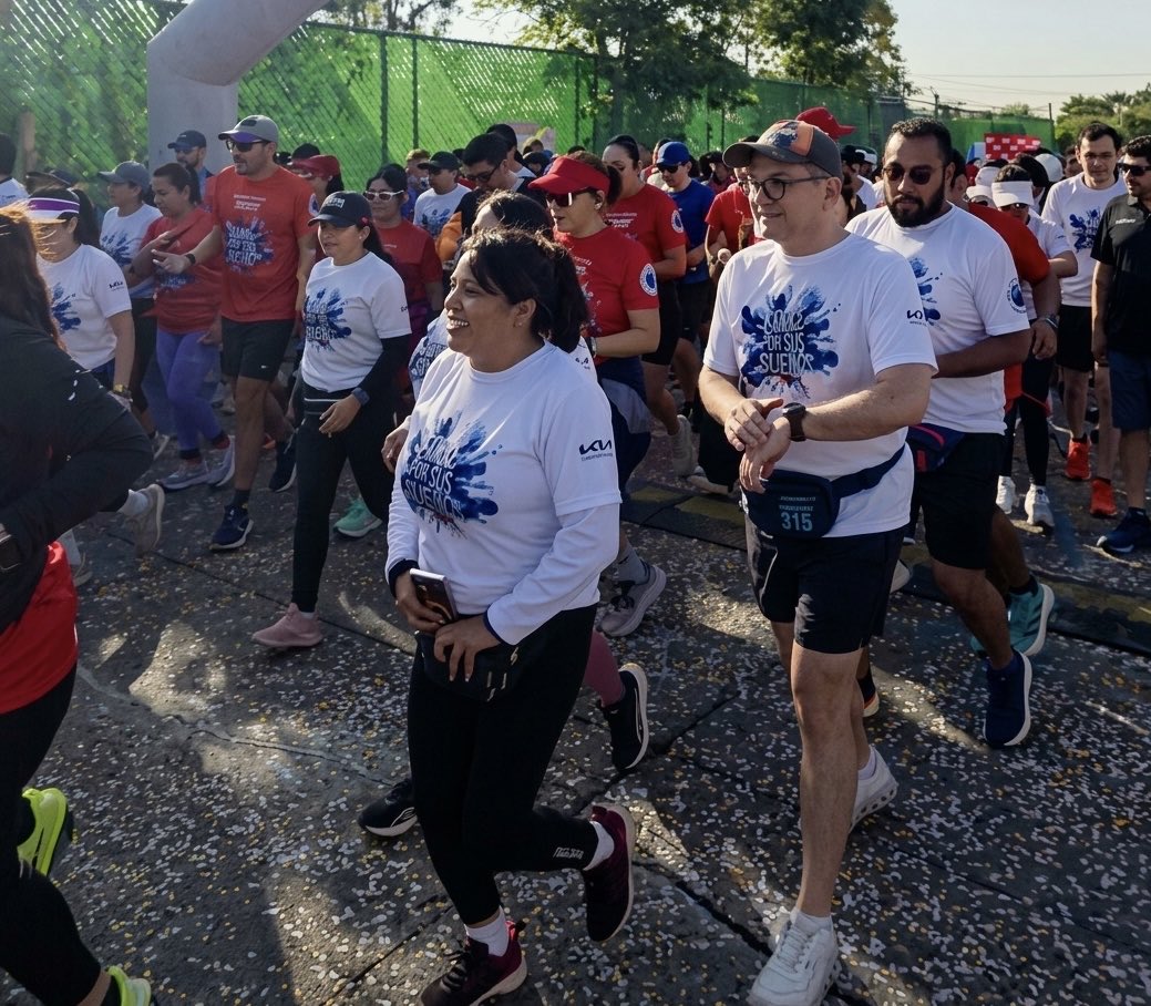 KiaMexico's tweet image. Calentamiento listo, corredores en posición... y se da el banderazo de salida! 🏁🙌

¡Arrancamos con la mejor actitud!  😎

#CorrePorSusDeseos #CorreConKiaPorSusDeseos #Kia

@MakeAWishMX