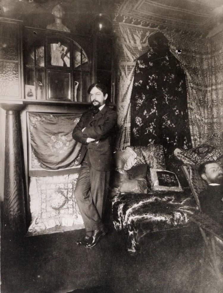 loxaruzi's tweet image. Claude #Debussy, le 4 mai 1894, dans l’appartement de Pierre Louÿs.
#musique