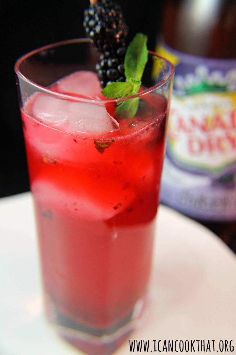 Post from 10 years ago today: Sparkling Blackberry Gimlets buff.ly/AMr22yJ
