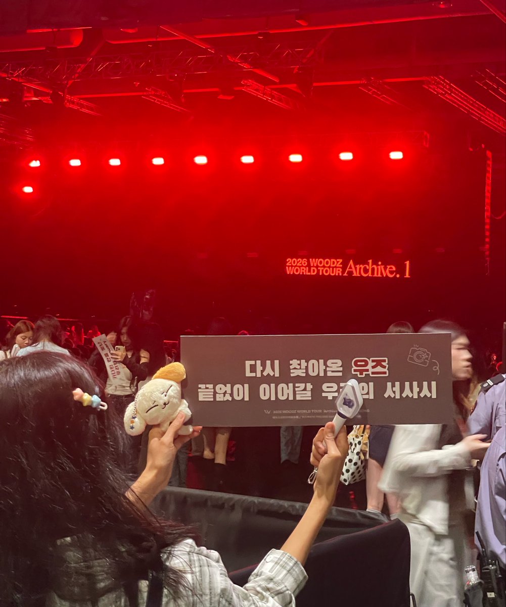 CSYangku_'s tweet photo. @c_woodzofficial 와주셔서 너무 고마워 🧡💙 사랑해!!! https://t.co/xDUaQTFehW