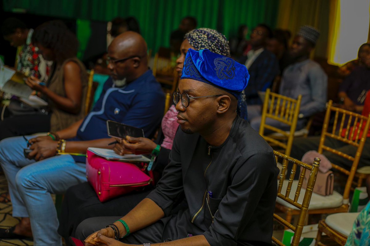 bsmhangout1's tweet image. The Bodex Social Media Hangout reflects a passion for people and progress.  That vision is what makes the hangout truly impactful. #Bodex #BodexExperience #LearningTogether #CreativeCommunity #GrowthMindset #WomenInLeadership #ImpactMatters