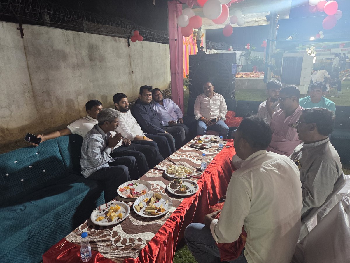 छोटे भाई <a href="/LALITBH38056582/">THAKUR LALIT SINGH😎</a> जी की बहन की शादी में सभी मित्रों के साथ सम्मिलित हुआ।