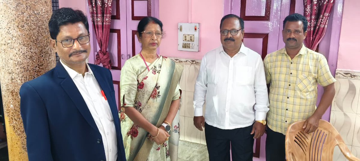 UshaAgarwalKTR's tweet image. तत्पश्चात् सिरनिया, हफलागंज, बालू टोला निवासी श्री प्रकाश चौधरी जी के पुत्र के विवाह समारोह में सम्मिलित होकर  आशीर्वाद एवं मंगलकामनाएं दीं।ईश्वर से प्रार्थना है कि दोनों का दांपत्य जीवन सुख, समृद्धि और खुशियों से परिपूर्ण रहे। 
#ushadeviagarwal #katihar #Congratulations