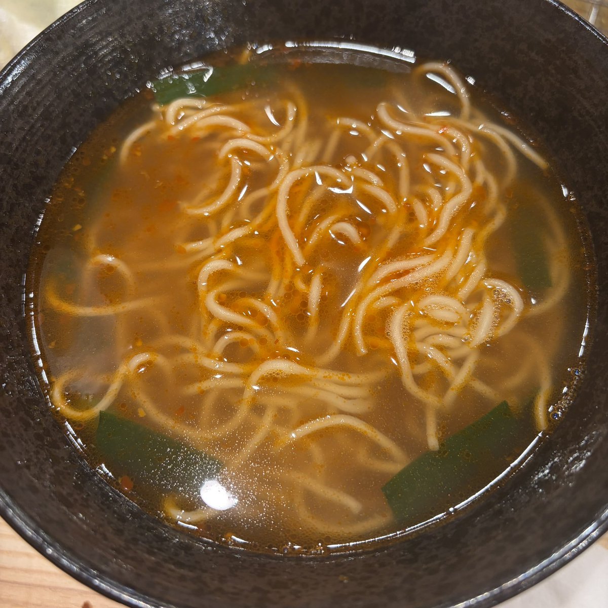 あ、さっきの店、大阪なのに何故か名古屋名物の台湾ラーメンがあって注文した！
味はかなり再現されてたけど、台湾ラーメンに必須の台湾ミンチ(ひき肉)が一切入ってない。
誰が開発してメニューに組み込んだんだろ？？