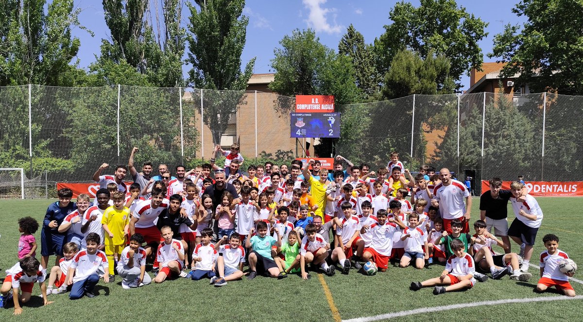 ADComplutense's tweet photo. ¡¡Insistir, persistir y nunca desistir!! 💪🏼

¡¡Memorable segundo acto en el que nos llevamos el ➕3️⃣ tras meterla 4 veces!! 😏

4️⃣-2️⃣ 🆚 @AravacaCF_ "A"

¡¡5 partidos, 5 finales!! 🤜🏼🤛🏼
¡¡Juntos lo vamos a sacar!! 🫰🏼

¡¡VAMOS EQUIPO!!🫶🏼

#EsaMaravillosaMinoría 🤫
#VamosComplu
🤍❤️ https://t.co/iw963ImZFa