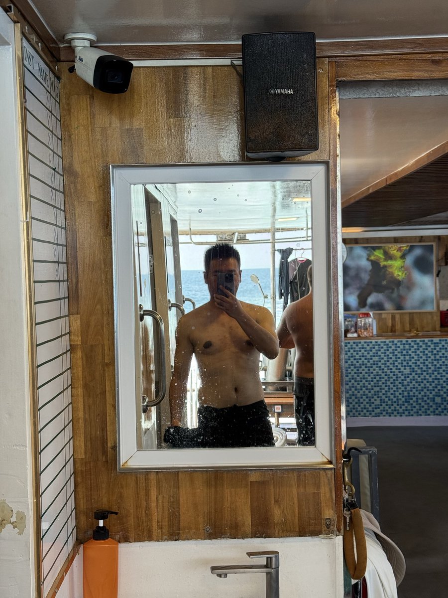 Kevinroxing's tweet photo. @dearemon @grok Get four-pack abs https://t.co/ekk6NYshtw