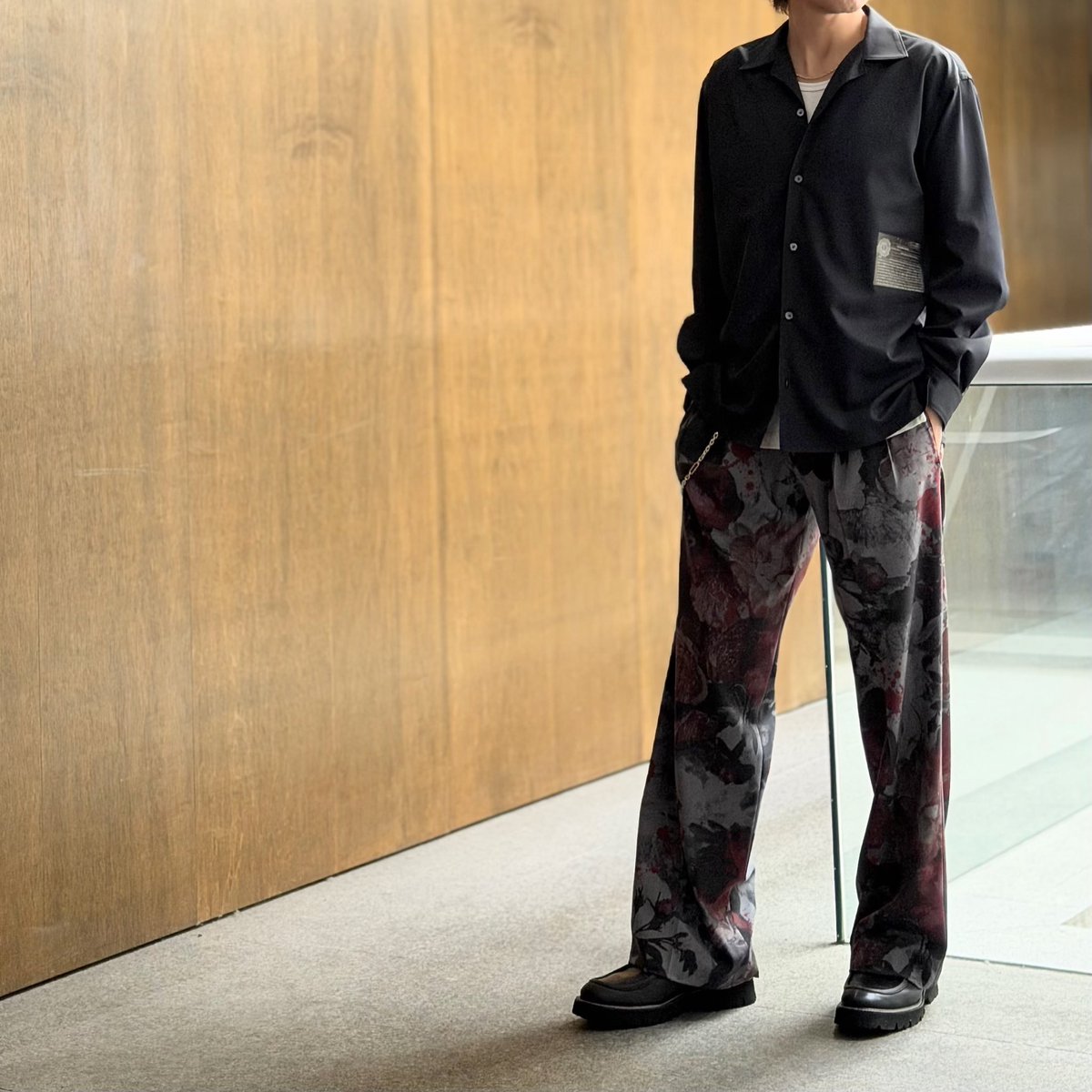 laidbackito331's tweet photo. kiryuyrikの新作スラックス”Gray Flora Gabardine Wide Slacks”を使用したコーディネートのご紹介です😊
ブログ
https://t.co/7fsWTgh05W
#kiryuyrik #スラックス #ワイドスラックス
#fashion #laidback浜松 #DELAY #オープンカラーシャツ #EARLE #レザーシューズ #IVXLCDM #ネックレス #リング #ウォレットチェーン