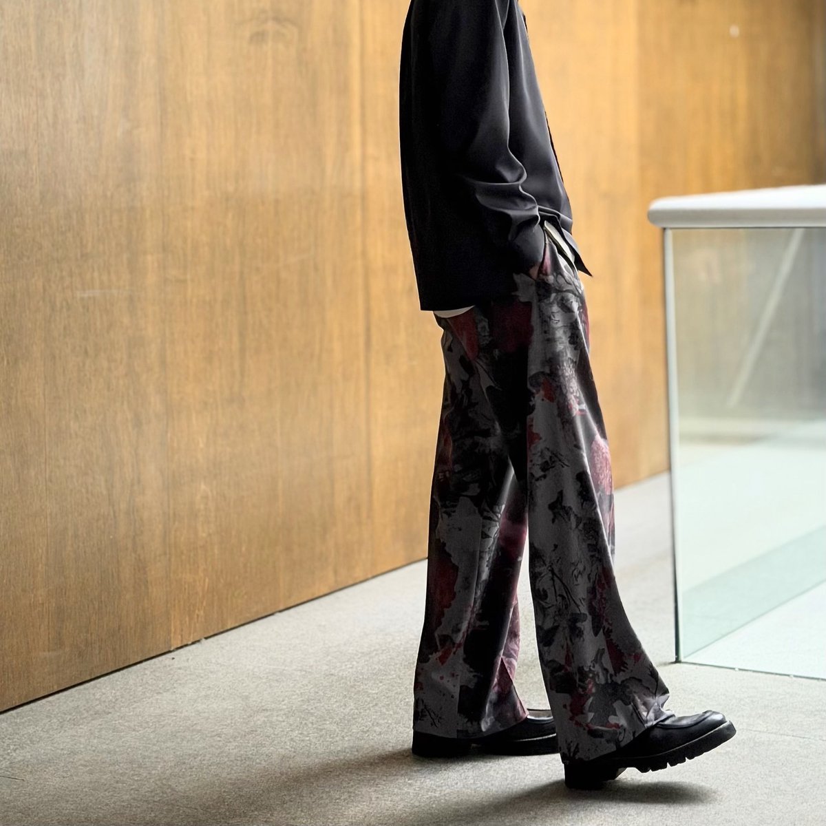 laidbackito331's tweet photo. kiryuyrikの新作スラックス”Gray Flora Gabardine Wide Slacks”を使用したコーディネートのご紹介です😊
ブログ
https://t.co/7fsWTgh05W
#kiryuyrik #スラックス #ワイドスラックス
#fashion #laidback浜松 #DELAY #オープンカラーシャツ #EARLE #レザーシューズ #IVXLCDM #ネックレス #リング #ウォレットチェーン
