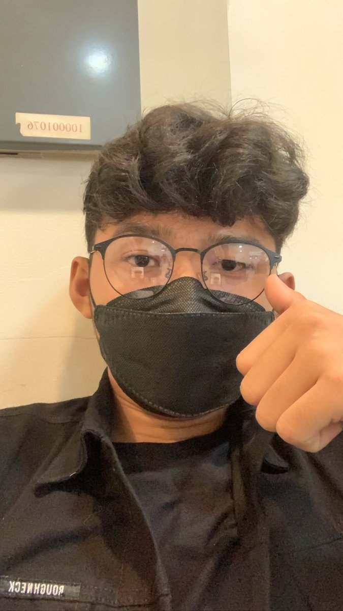 gua yang udah prepare-in masker, tapi tetep tembus.

200k terbuang untuk tontonan di lingkungan yang kurang nyaman.

lu pada ga sadar kah kalo badan lu bau? serius nanya inimah.
