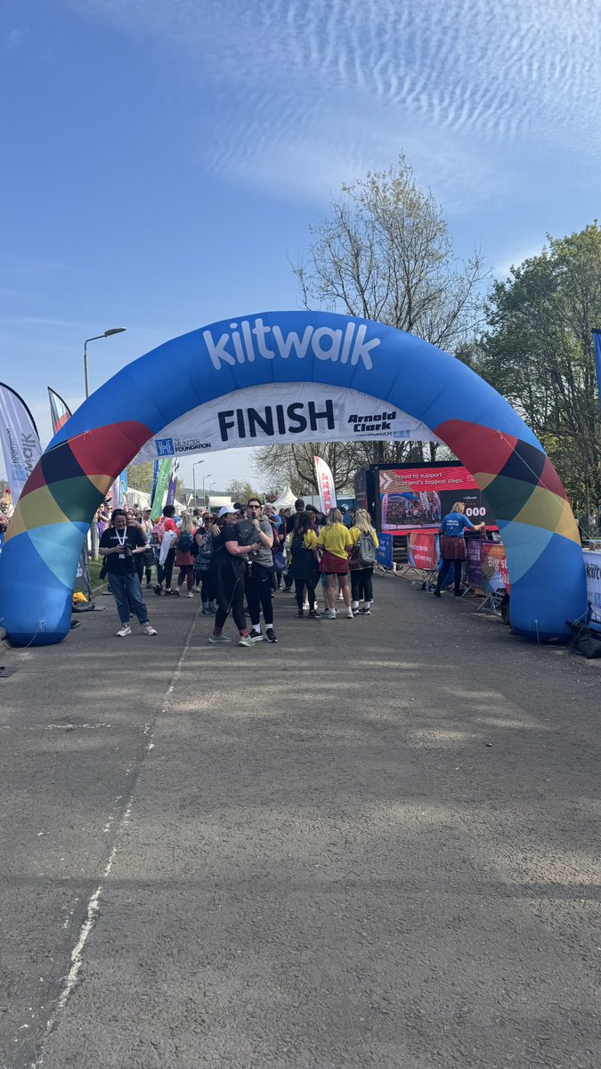 alistairgilli10's tweet image. All done thank god legs are throbbing time for a seat and well deserved beer or two #walk #walker #kiltwalk #glasgow