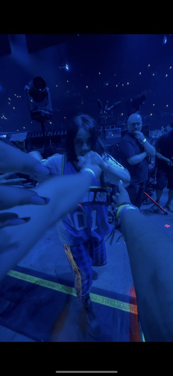 dylan IS GOING TO BILLIE PREMIERE tweet media