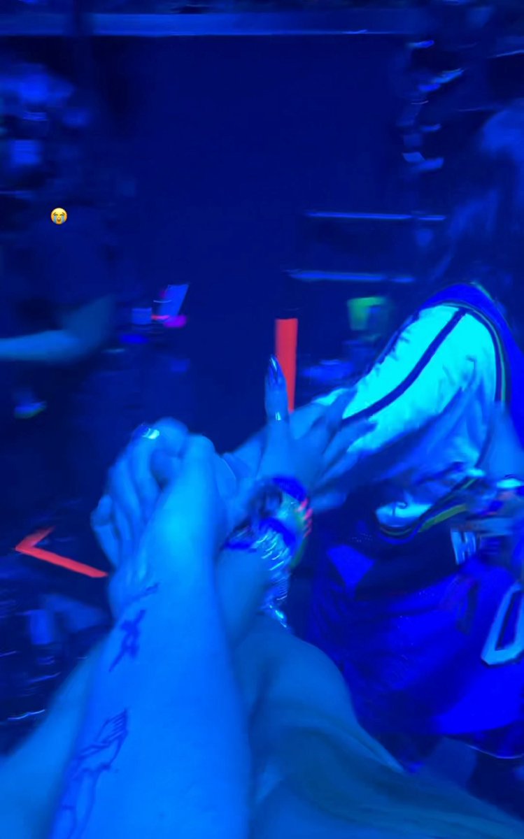 dylan IS GOING TO BILLIE PREMIERE tweet media