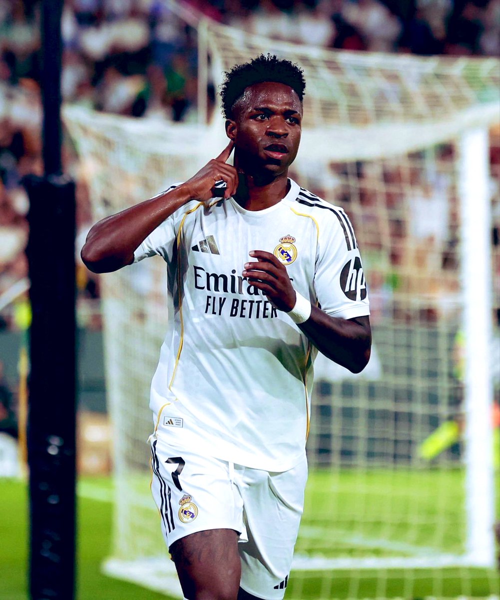 CallViniJr's tweet photo. Según parece, gran parte del vestuario se ha posicionado a favor de @vinijr. Lo ven como el líder natural del equipo y los resultados lo respaldan cuando ha asumido ese rol.

El brasileño se ha ganado el respeto de todos y saben que pueden confiar en él. https://t.co/10TPxvgWyk