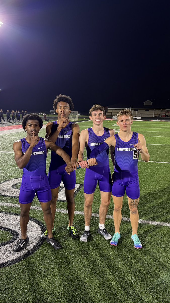 BHSDogsTrack's tweet image. We ended the night with a splash!!

4x400 meter relay🥇

Ra’Shaun Snow 51.13 ⚡️
Noah Dearman 49.40💨
Carter Hurst 49.85⚡️
Trew Holbrook 48.57💨

💥3:18.95💥

#3 all time

#speedkills