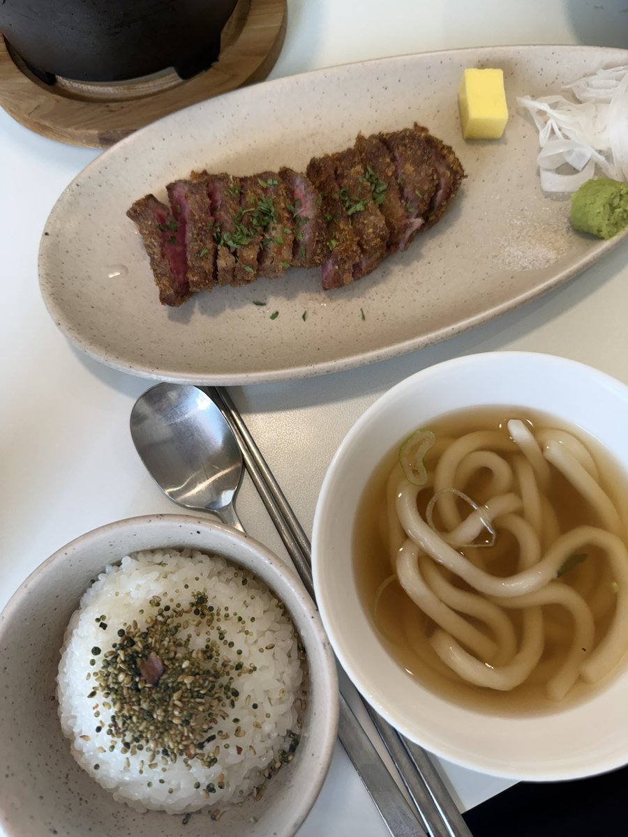 シル tweet media