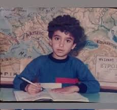 Αν σε έχουν βγάλει τέτοια φωτογραφία τότε έχεις διατελέσει και τηλεκοντρόλ τηλεόρασης 😌