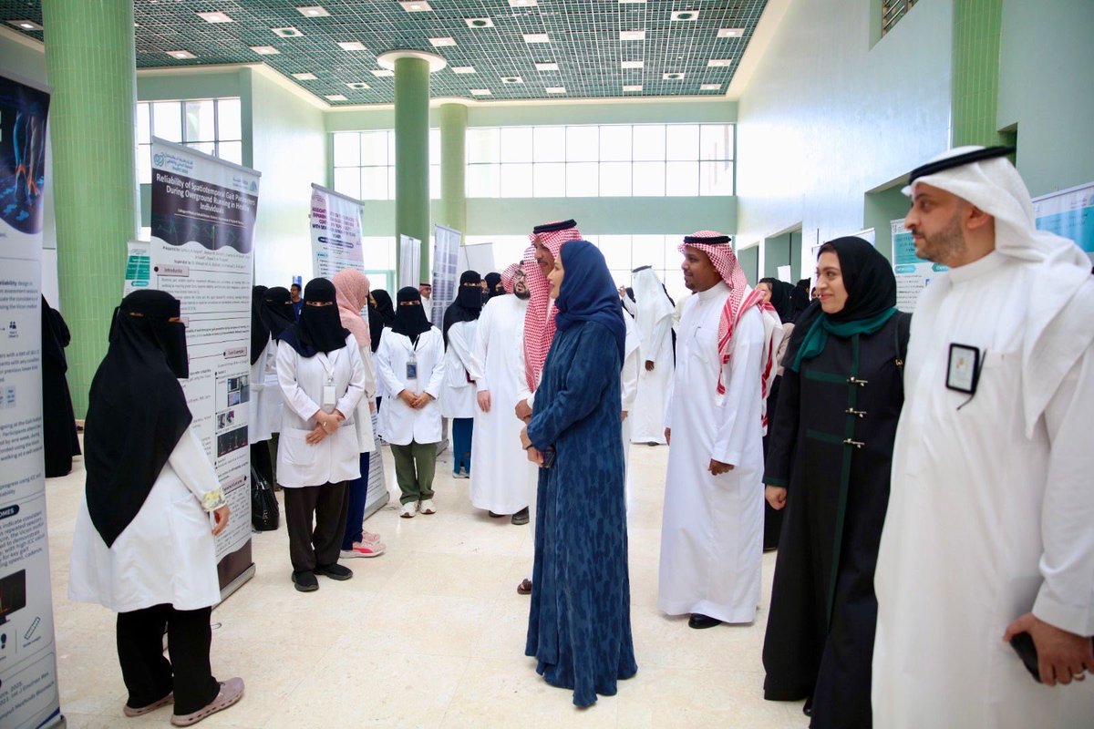 taibahu's tweet photo. برعاية رئيسة #جامعة_طيبة
الكليات الصحية بالجامعة تنظّم اليوم
اللقاء العلمي والبحثي المشترك الأول لطلبتها
في باكورة أعمال اللجنة التنسيقية
لعمداء الكليات الصحية
لتعزيز التكامل البحثي بين الكليات
وفتح مساحات أوسع لمشاركات الطلبة العلمية.
وشمل اللقاء معرضًا للملصقات العلمية
ومسابقات بحثية وسريرية
ومحاضرات تثقيفية
ومشاركة القسم السعودي 
للجمعية الدولية لأبحاث طب الأسنان
