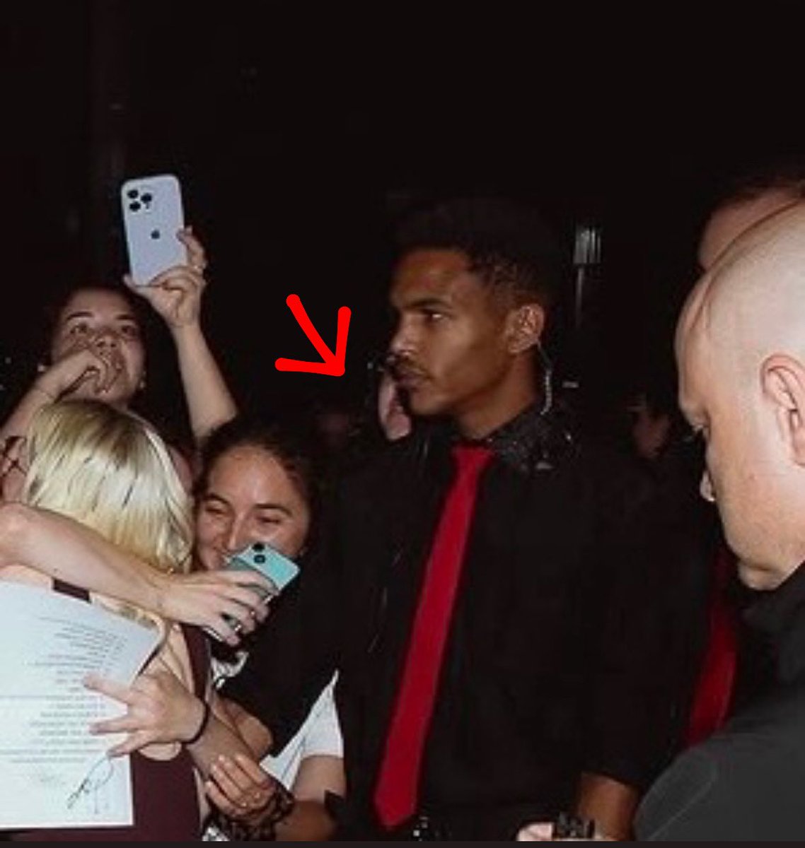 gio 🌼🎱 tweet media