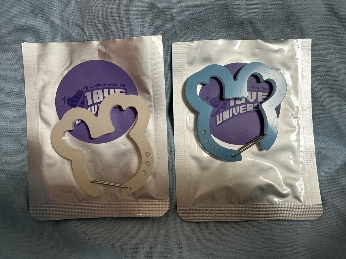 RK32467472's tweet photo. TWICE this is for 国立競技場 グッズ 交換

【求】チェヨン

【譲】10ve unniverse ペンミ アクリルカラビナ ナヨン、ダヒョン 画像参照

4/28国立競技場にて交換できる方優先
お断りは♡のみ
遠征組ですので、本日の夕方ごろで締め切ります
引用元は交換が決まっているものもございます https://t.co/VJbvkrx1kD