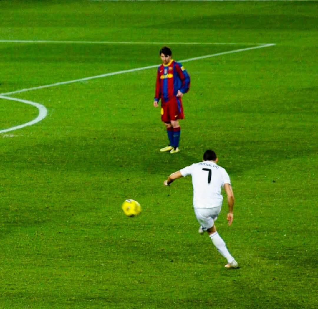 صورة لم تراها من قبل

ميسي وهو يشاهد التاريخ :