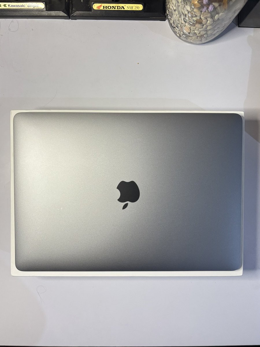 lesyeuxdekuma's tweet image. Heloo, WTS Macbook Air M1 8/256 ex iBox

- Fullset ori bawaan
- BH 100 CC 4
- Kondisi mulus bgt, no dent
- Garansi aktif April 2027

harga 9.200.000

rekber atau COD tangsel/jkt 

#zonauang #wts #macbook #jualmacbook #wtsmacbook