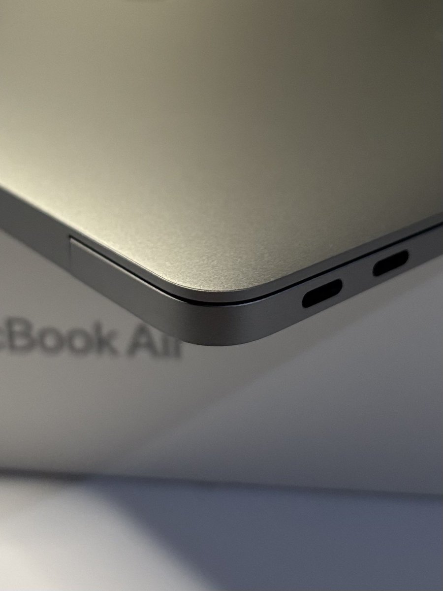 lesyeuxdekuma's tweet image. Heloo, WTS Macbook Air M1 8/256 ex iBox

- Fullset ori bawaan
- BH 100 CC 4
- Kondisi mulus bgt, no dent
- Garansi aktif April 2027

harga 9.200.000

rekber atau COD tangsel/jkt 

#zonauang #wts #macbook #jualmacbook #wtsmacbook