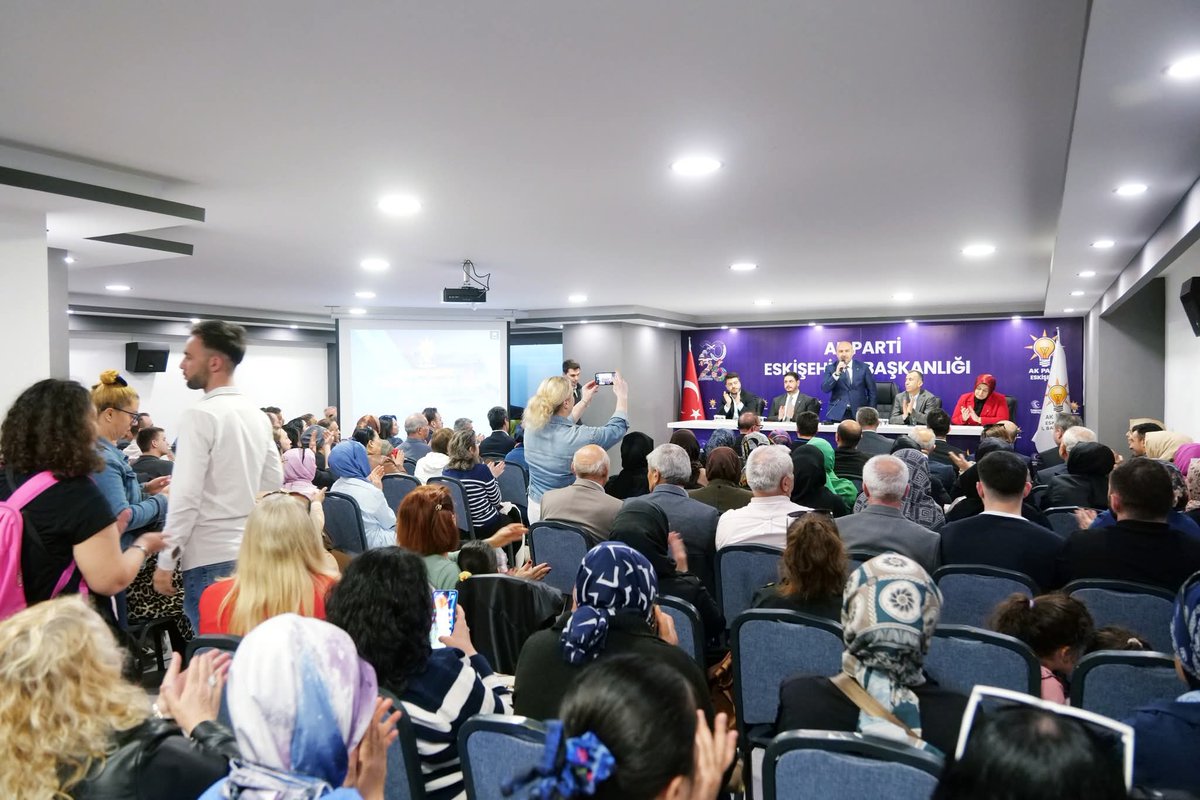ferihaertorun26's tweet photo. İl Başkanlığımız tarafından gerçekleştirilen daraltılmış İl Danışma Meclisi toplantısına katılım sağladık. Teşkilâtımızın motivasyonunu artıran değerlendirmelerin yapıldığı toplantıda, ortak akıl ve istişare kültürüyle Eskişehir’imize dair hedeflerimizi konuştuk.
Bu anlamlı buluşmaya emek veren tüm teşkilât mensuplarımıza ve yol arkadaşlarımıza teşekkür ediyorum.