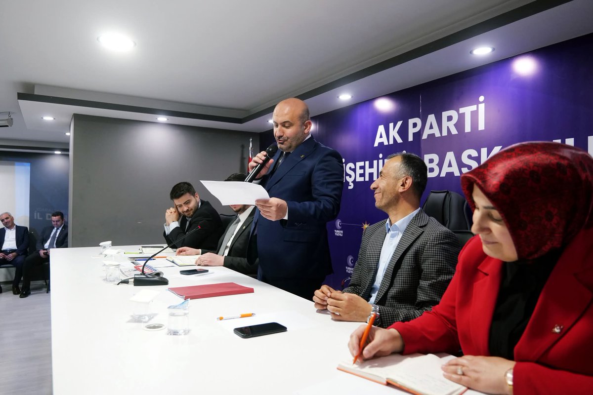 ferihaertorun26's tweet photo. İl Başkanlığımız tarafından gerçekleştirilen daraltılmış İl Danışma Meclisi toplantısına katılım sağladık. Teşkilâtımızın motivasyonunu artıran değerlendirmelerin yapıldığı toplantıda, ortak akıl ve istişare kültürüyle Eskişehir’imize dair hedeflerimizi konuştuk.
Bu anlamlı buluşmaya emek veren tüm teşkilât mensuplarımıza ve yol arkadaşlarımıza teşekkür ediyorum.