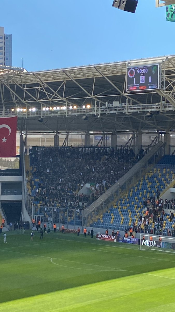 yahyal41's tweet photo. İki hafta önce alınan cezaya rağmen Ankara deplasmanı.
İyiki KOCAELİSPORLU'yum. 
Bir iki kelam renklere,armaya;
KAFANA GÖRE KÖRFEZ! 
Bir iki cümle de topçulara;
Beyler tamam yedik, içtik, eğlendik de kendimizi şaşırmayalım.
@Kocaelispor her zaman gereğini yapar, unutmayın.💚🖤🌊 https://t.co/mAT1B9UTxk