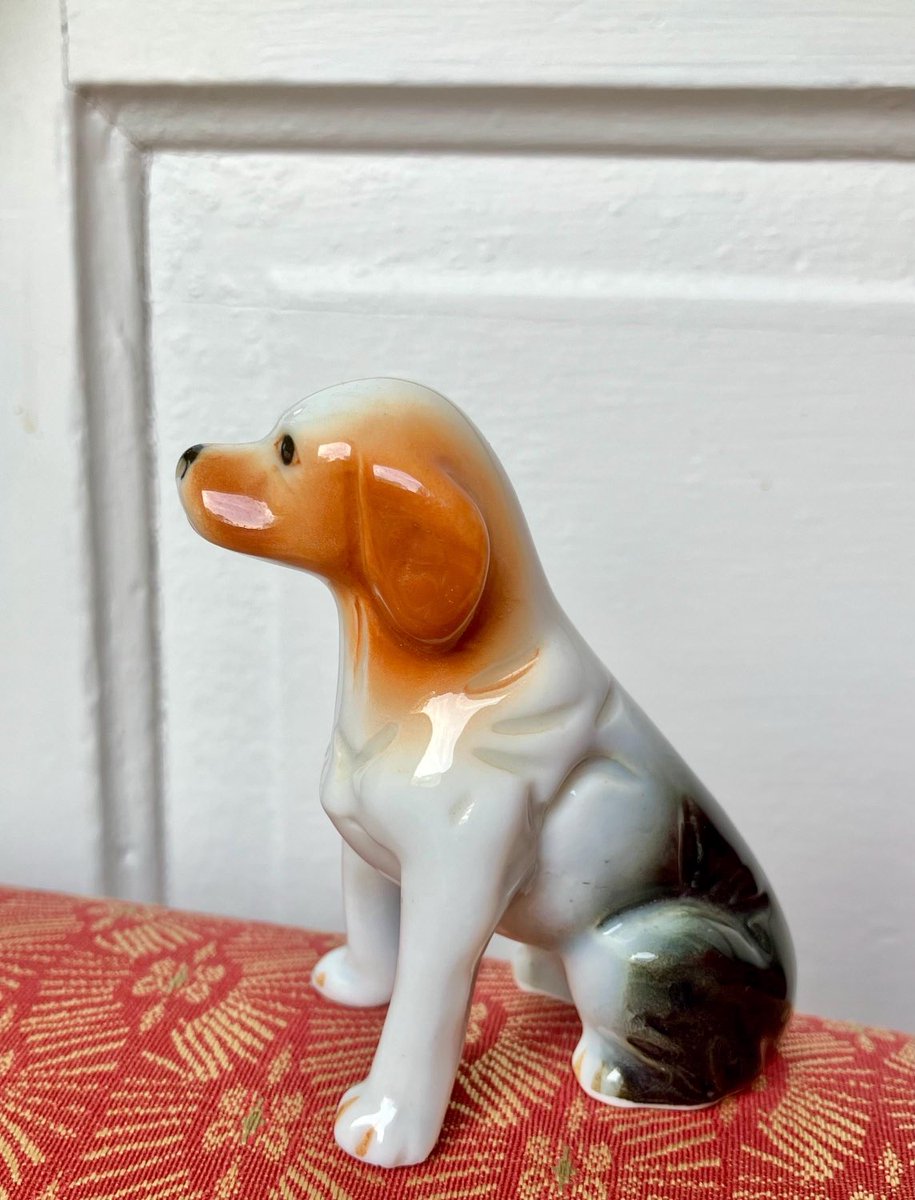 Beauteous vintage small Beagle figurine just added to the shoppy! RETWEET to help him find a new home! vintagetrunkandart.etsy.com/listing/449498…
