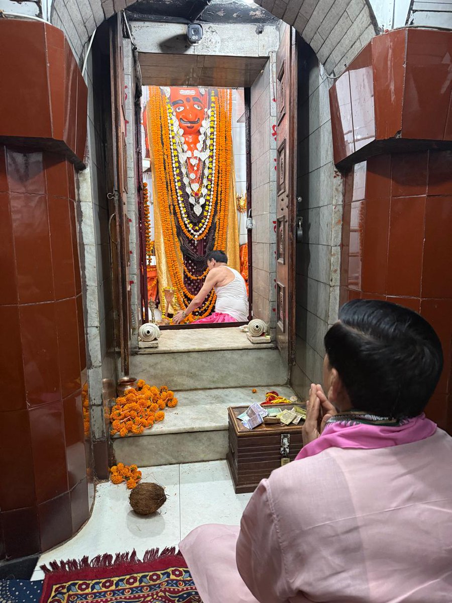 tokhansahu_bjp's tweet image. आज रतनपुर स्थित श्री सिद्धि तंत्र पीठ भैरव मंदिर में दर्शन कर पूजा-अर्चना की।

इस पावन अवसर पर प्रदेश एवं देश की सुख-समृद्धि, शांति और जनकल्याण की कामना की।

@bjp4cgstate @bjp4india 
#hamarsansadhamartokhan 
#cultureandtraditions #onenation