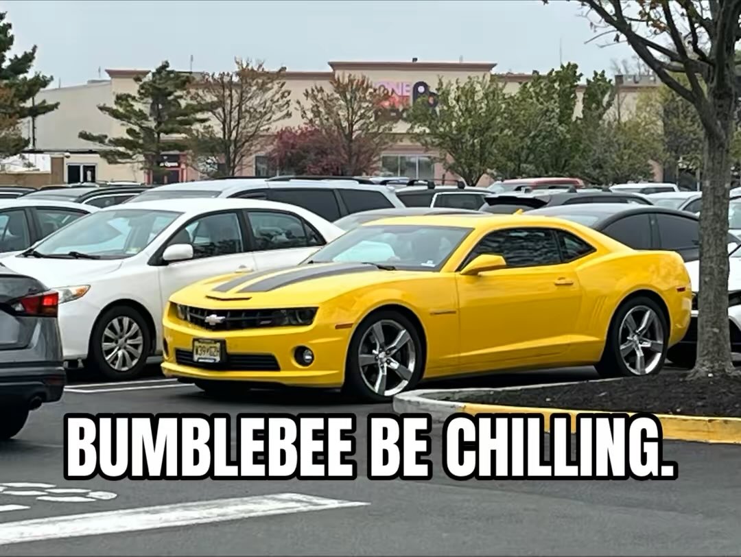 conte37211's tweet image. Guys look, I found Bumblebee. 😅 #bumblebee #transformers2007