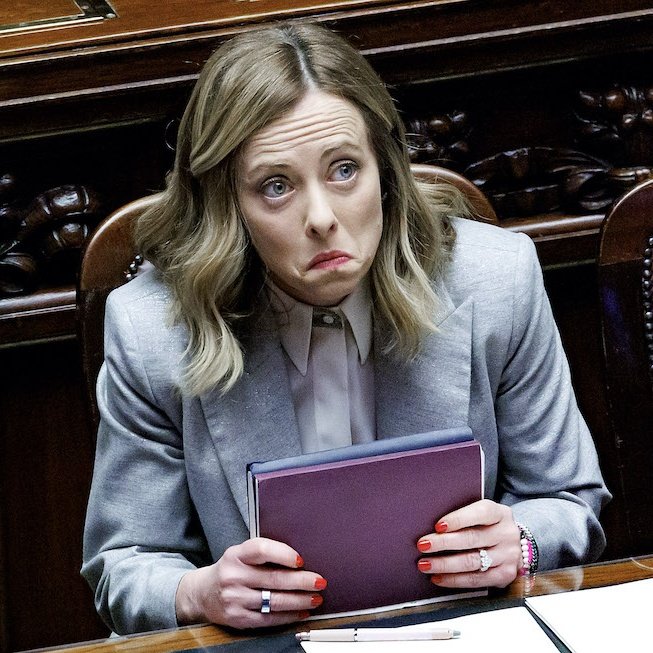 In Italy there are 8 legal mosques and 1000 illegal ones. Meloni should have closed the illegal ones, it didn't. Those few that have been closed are thanks to Matteo Salvini's Lega. In 2027 elections, Meloni goes to ask for votes in mosques that she did not close, not from us.