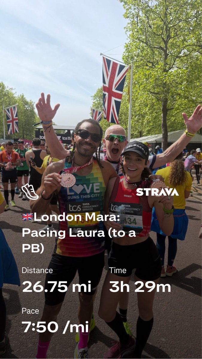 RobertoMandje's tweet photo. What a historic day at @LondonMarathon I saw them fly by in the opposite direction and they looked like they were racing a 3K. Wow #Sub2Marathon https://t.co/CiZINz7i02